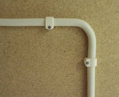 Прокладка кабеля открыто на скобах Открытая электропроводка на скобах